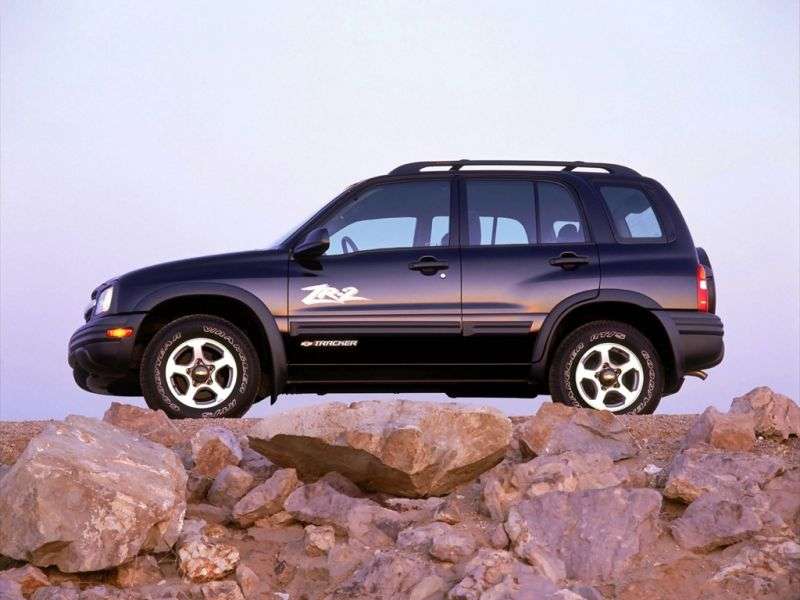 Chevrolet Tracker 2nd generation SUV 2.5 MT (2001–2004)