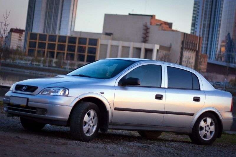 Chevrolet Viva 1st generation sedan 1.8 Ecotec MT (2004–2008)