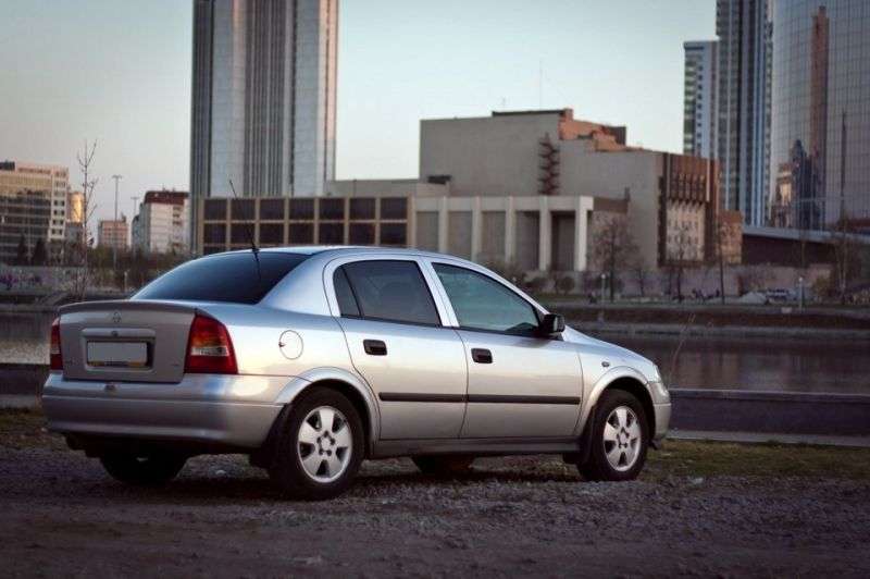 Chevrolet Viva 1st generation sedan 1.8 Ecotec MT (2004–2008)