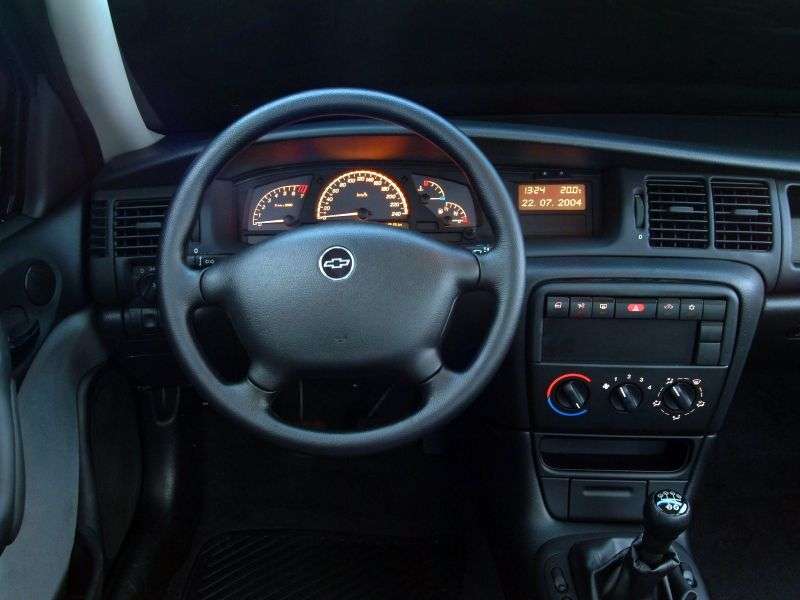 Chevrolet Vectra 2. generacja sedan 2.0 MT (1996 2005)