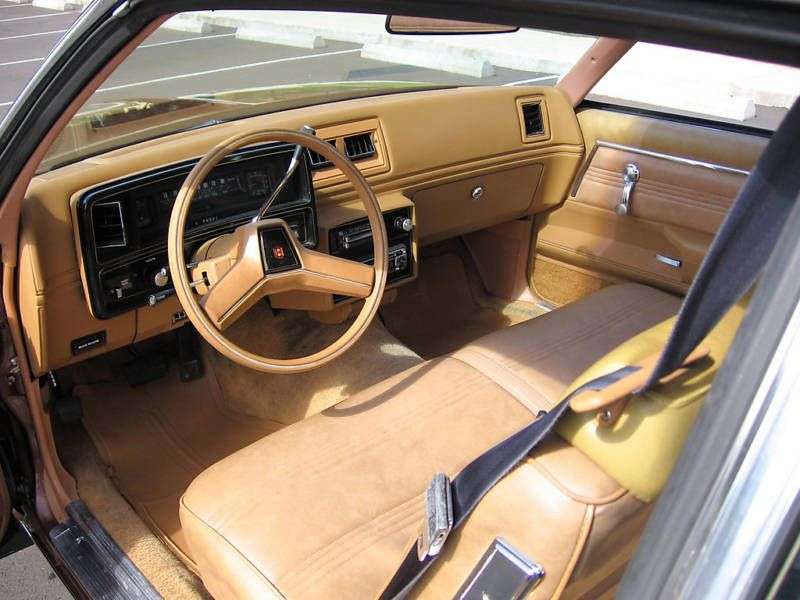 Chevrolet Malibu 2 drzwiowe Classic coupe pierwszej generacji 3,3 mln ton (1978 1978)