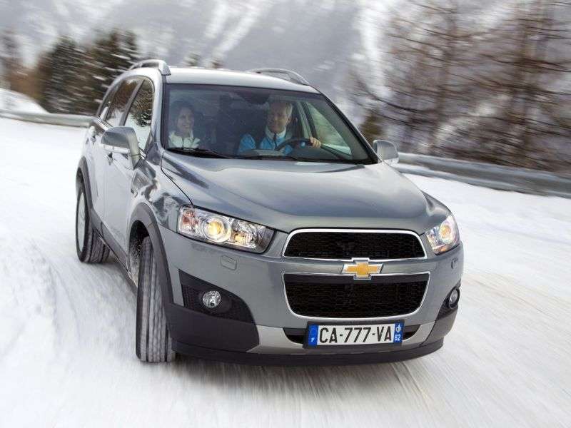 Chevrolet Captiva 1st generation [restyling] 2.4 AT crossover 7 places LT (2011–2012)