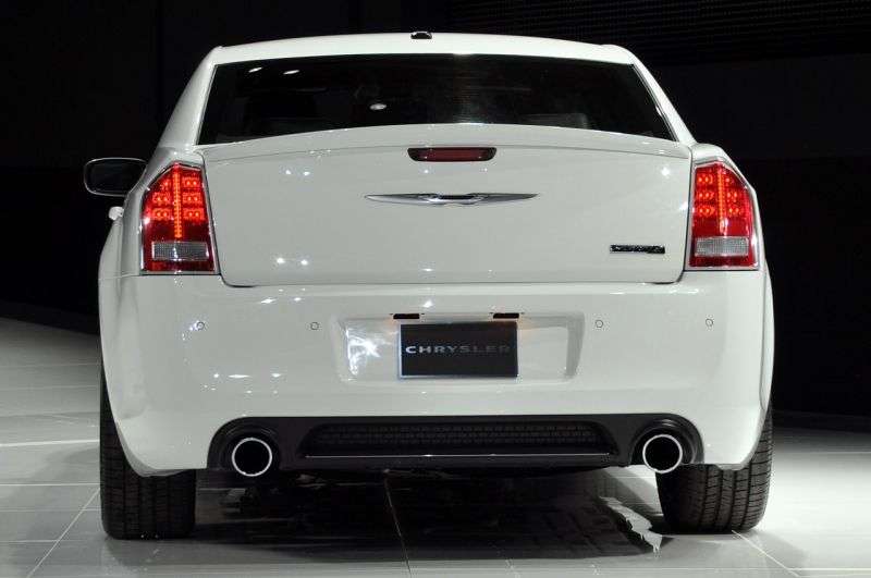 Chrysler 300C 4 drzwiowy sedan SRT8 drugiej generacji 6.1 AT SRT8 (2011 do chwili obecnej)
