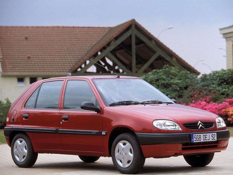 5 drzwiowy hatchback Citroen Saxo drugiej generacji 1,1 mln ton (1996 1999)