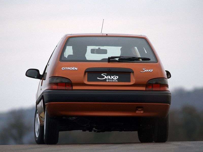 Citroen Saxo hatchback pierwszej generacji 1.0 MT (1996 1999)