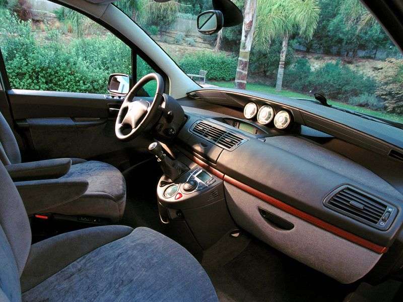 Citroen C8 minivan pierwszej generacji 2.0 HDI MT (2002 2008)