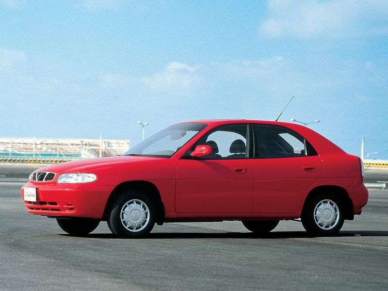 Daewoo Nubira KLAJhatchback 2.0 MT (1997–2001)