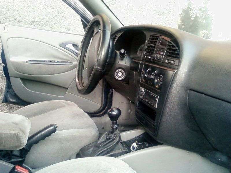 Daewoo Nubira 2.generacja hatchback 1.6 MT (2001 2004)