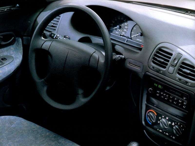 Daewoo Nubira KLAJ sedan 1.6 MT (1997 2001)