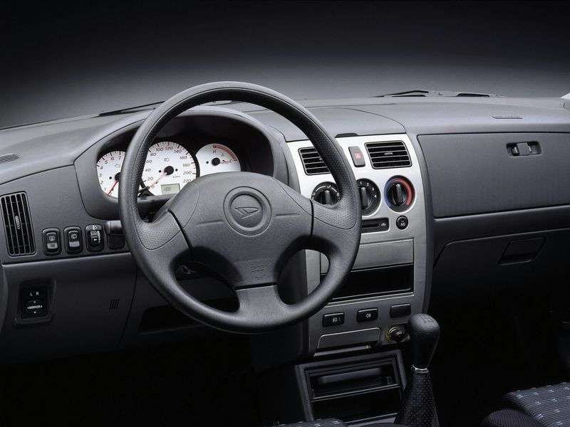 Daihatsu Storia 1. generacja [zmiana stylizacji] hatchback 1.3 MT (2000 2004)