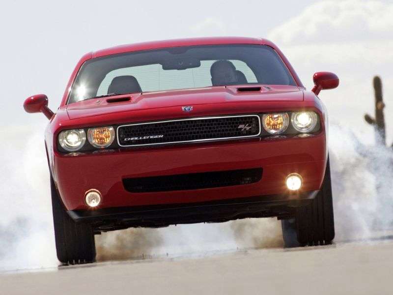 Dodge Challenger 3rd generation coupe 2 bit. 6.4 V8 MT SRT8 392 (2011 – n. In.)