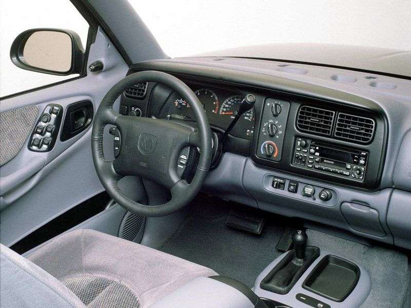 Dodge Durango SUV pierwszej generacji 4.7 AT 4WD (2000 2004)