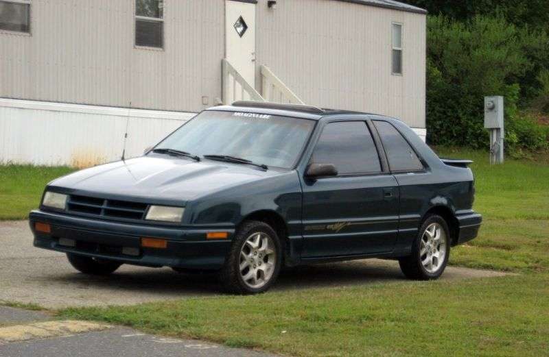 3 drzwiowy Dodge Shadow pierwszej generacji hatchback 2,5 Turbo MT (1991 1995)