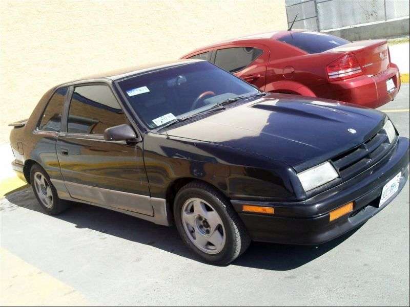 3 drzwiowy Dodge Shadow pierwszej generacji hatchback 2,5 Turbo MT (1991 1995)