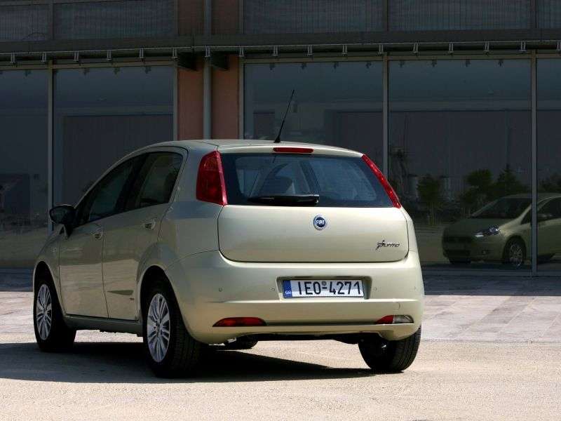 Fiat Punto 3 generacji Grande Punto hatchback 5 drzwiowy. 1.4 AMT aktywny (2005 2012)