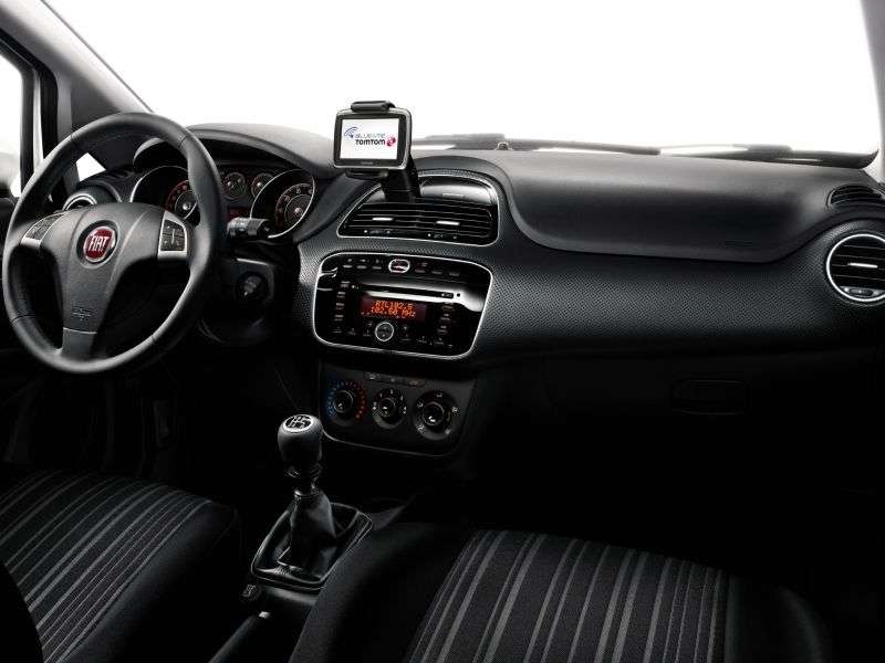 5 drzwiowy Fiat Punto Evo hatchback 3 generacji. 1,4 MT aktywny (2009 2012)