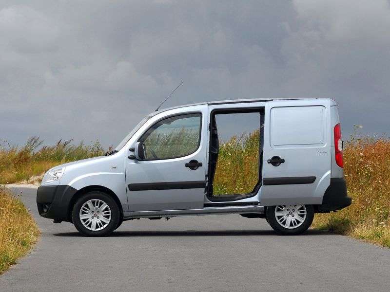 Fiat Doblo 1.generacja [zmiana stylizacji] Cargo van 1.4 MT Base (2012) (2005   obecnie)