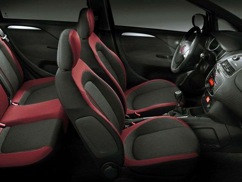 Fiat Punto trzeciej generacji [zmiana stylizacji] hatchback 5 drzwiowy. 1,4 MT Easy (2012 obecnie)