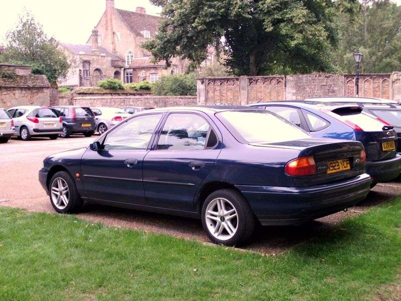 Ford Mondeo 1st generation sedan 1.8 MT (1993–1996)