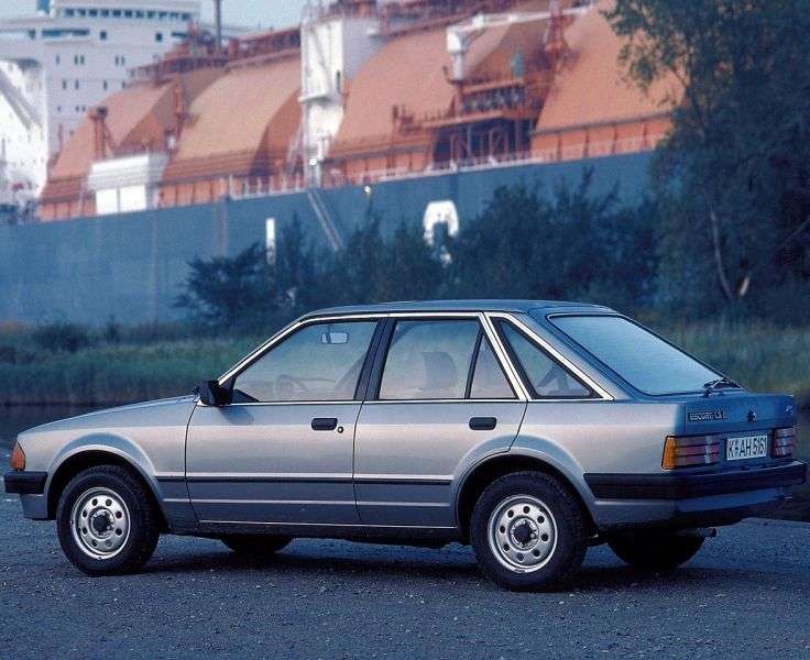 5 drzwiowy Ford Escort 3 generacji hatchback 1.6 Alc. 4MT (1983 1986)