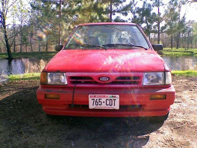 5 drzwiowy hatchback Ford Festiva pierwszej generacji 1,3 AT (1986 1993)