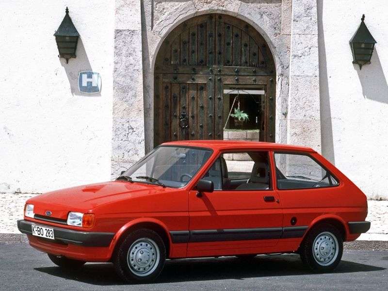 3 drzwiowy Ford Fiesta hatchback drugiej generacji 1,1 5 MT (1983 1989)