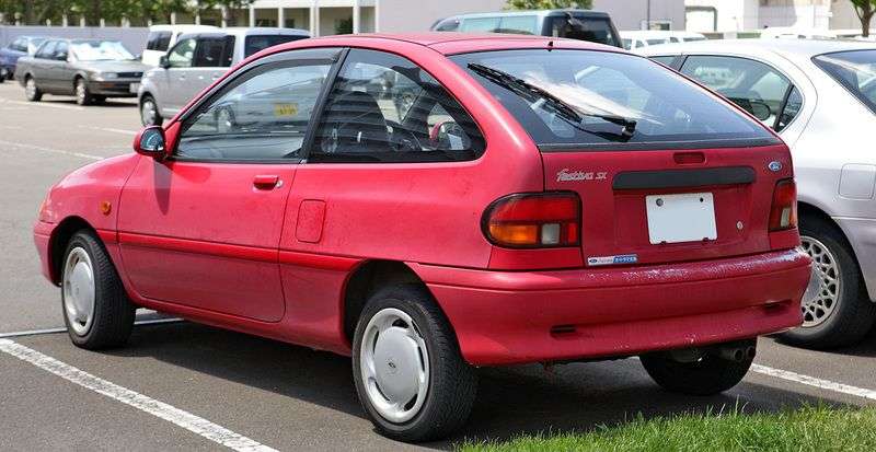 3 drzwiowy Ford Festiva hatchback drugiej generacji 1,3 mln ton (1993 1997)