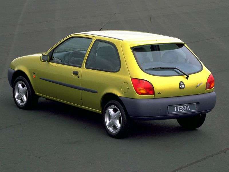 3 drzwiowy Ford Fiesta hatchback czwartej generacji 1,8 D MT (1996 1999)