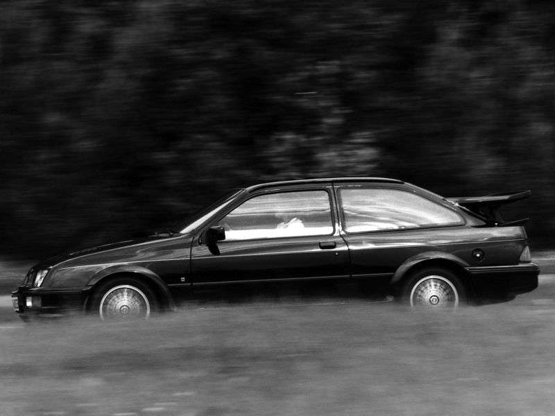 3 drzwiowy Ford Sierra pierwszej generacji RS Cosworth w wersji hatchback 2.0 Cosworth MT (1986 1987)
