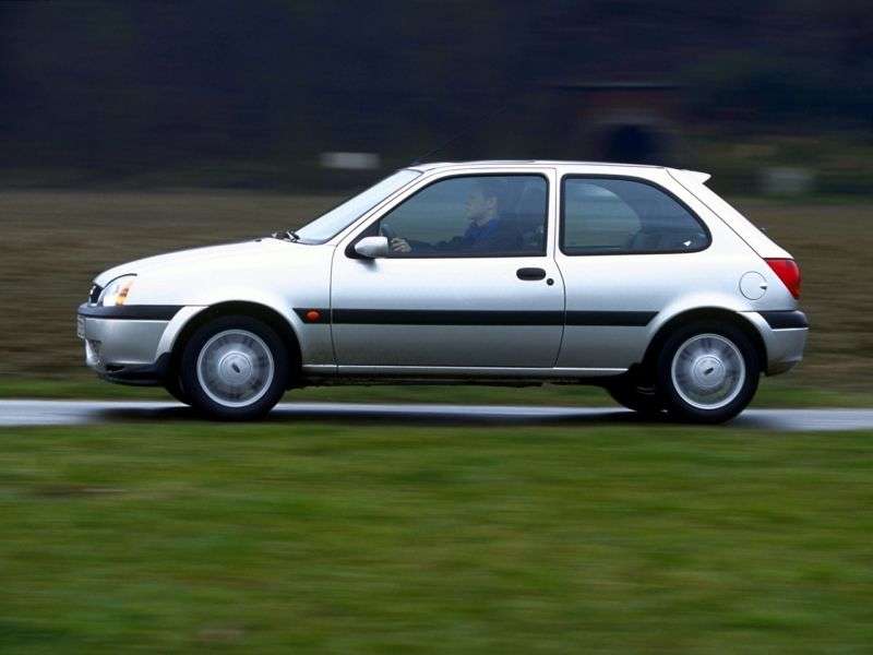 3 drzwiowy Ford Fiesta 4 tej generacji [zmiana stylizacji] hatchback. 1,8 D MT (1999 2002)