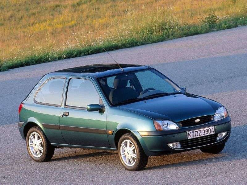3 drzwiowy Ford Fiesta 4 tej generacji [zmiana stylizacji] hatchback. 1,6 MT (2000 2002)