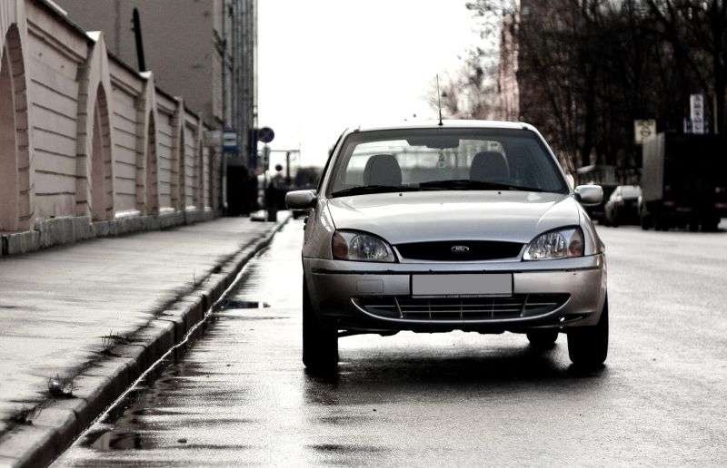 3 drzwiowy Ford Fiesta 4 tej generacji [zmiana stylizacji] hatchback. 1,8 D MT (1999–2000)