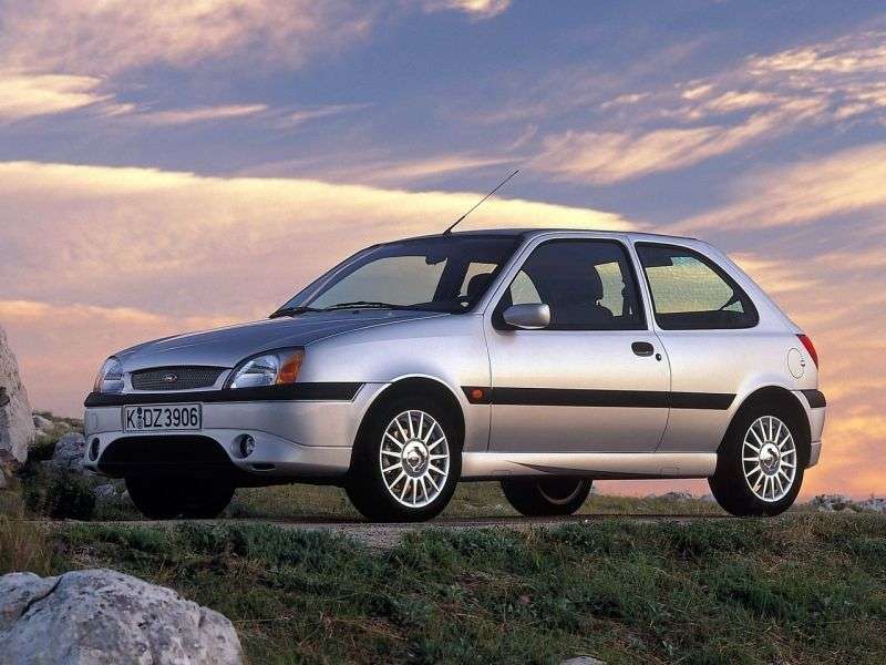 3 drzwiowy Ford Fiesta 4 tej generacji [zmiana stylizacji] hatchback. 1,8 D MT (1999 2002)