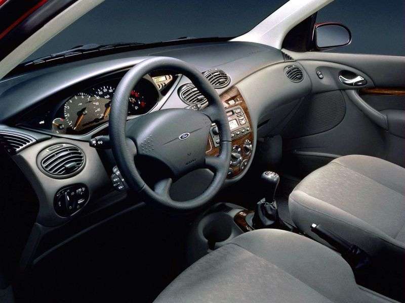 5 drzwiowy hatchback Ford Focus 1 generacji Hatchback (USA). 2.0i MT SVT (2002 2004)