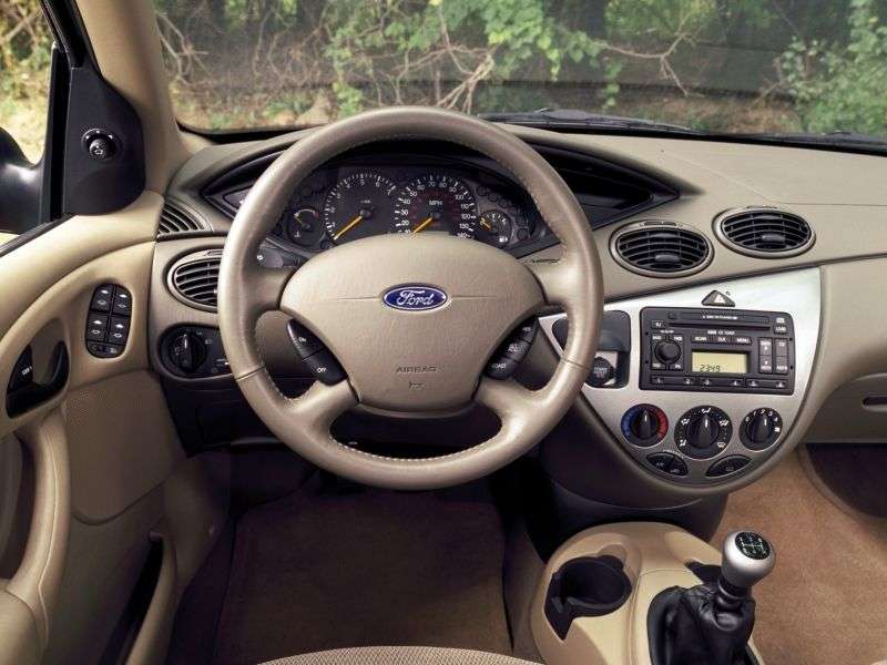5 drzwiowy hatchback Ford Focus 1 generacji Hatchback (USA). 2.0i MT LX (2002 2004)