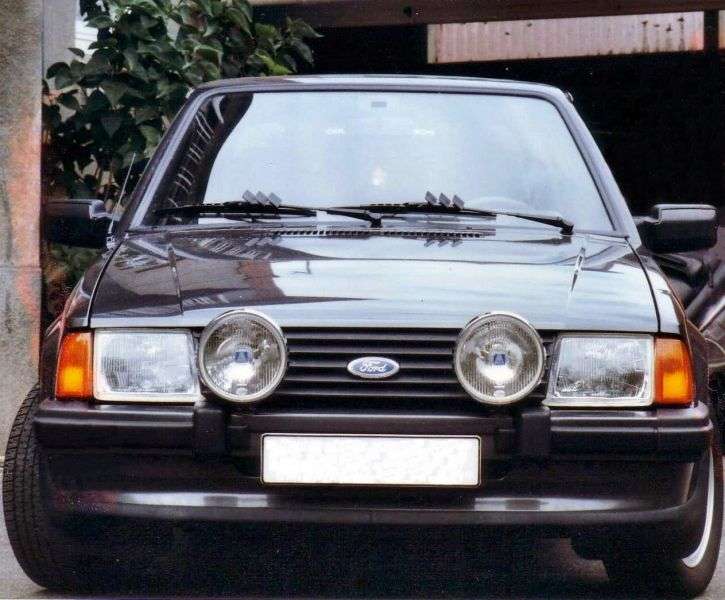 Ford Escort 3 drzwiowy hatchback 3 drzwiowy 1.3 4MT (1983 1986)