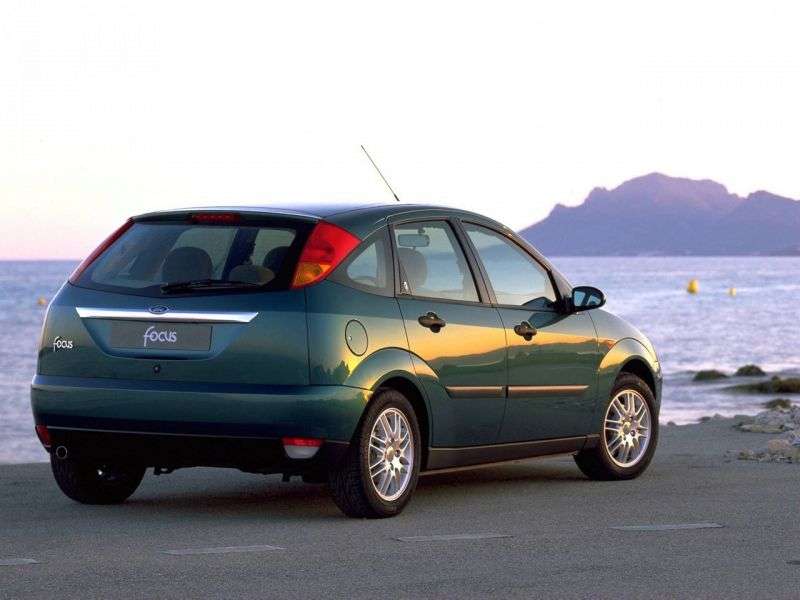 Ford Focus, 5 drzwiowy hatchback pierwszej generacji 1,8 MT (1998 2001)