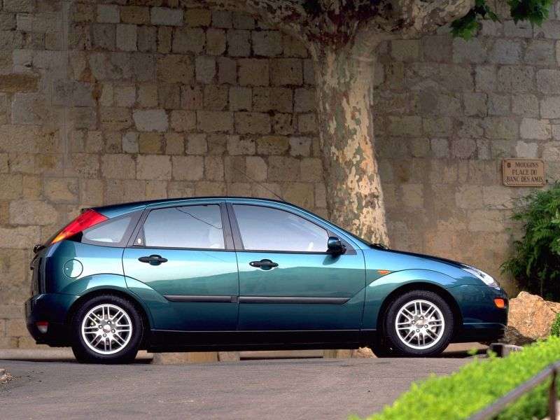 Ford Focus, 5 drzwiowy hatchback pierwszej generacji 1,6 mln ton (1998 2001)