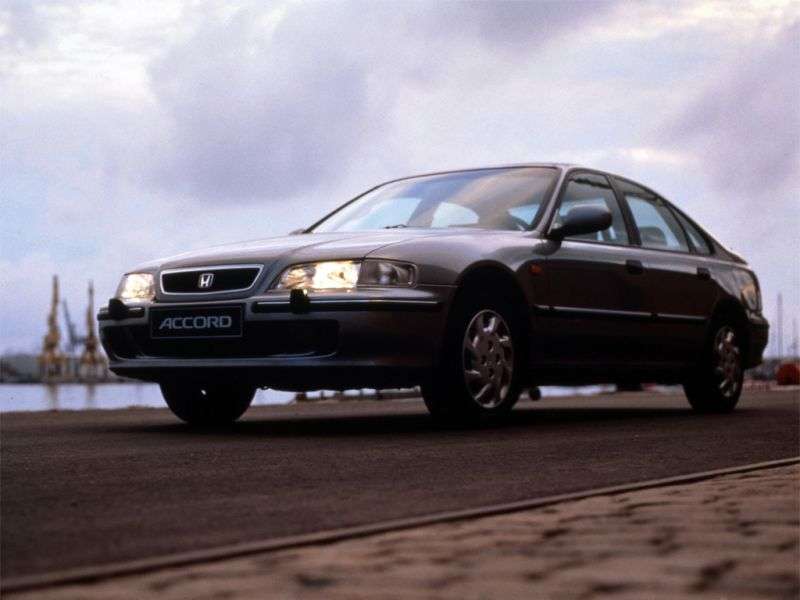Honda Accord 5. generacja [zmiana stylizacji] sedan 2.0 AT (1996 1998)