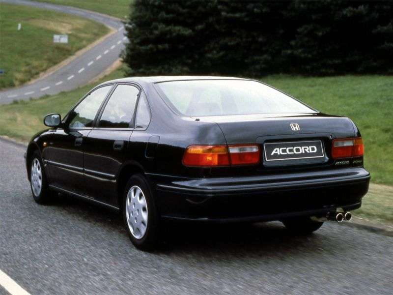 Honda Accord 5 generation sedan 2.0 MT (1993–1996)