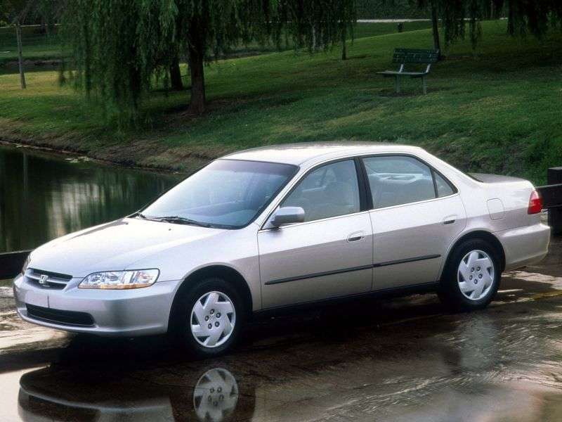 Honda Accord 6 generation US spec sedan 4 doors. 2.3 MT (1998–2000)