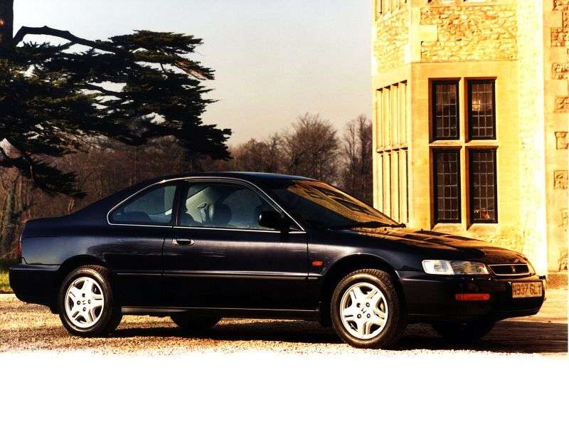Honda Accord 2 drzwiowe coupe w wersji amerykańskiej 2,2 mln ton (1993 1998)
