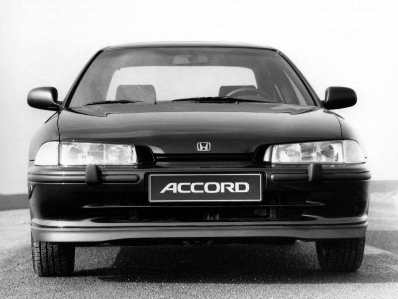Honda Accord 5 generation sedan 2.0 MT (1993–1996)