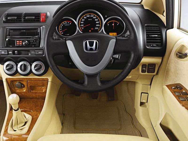 Honda City sedan 4. generacji 1.4 MT (2006 2008)