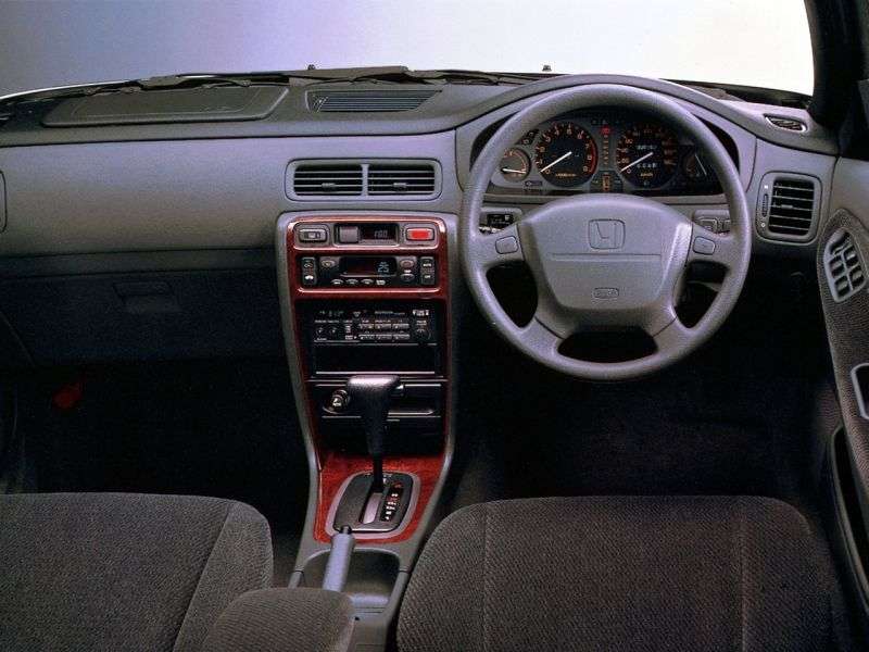 Honda Domani sedan 1.generacji 1.6 MT (1992 1996)