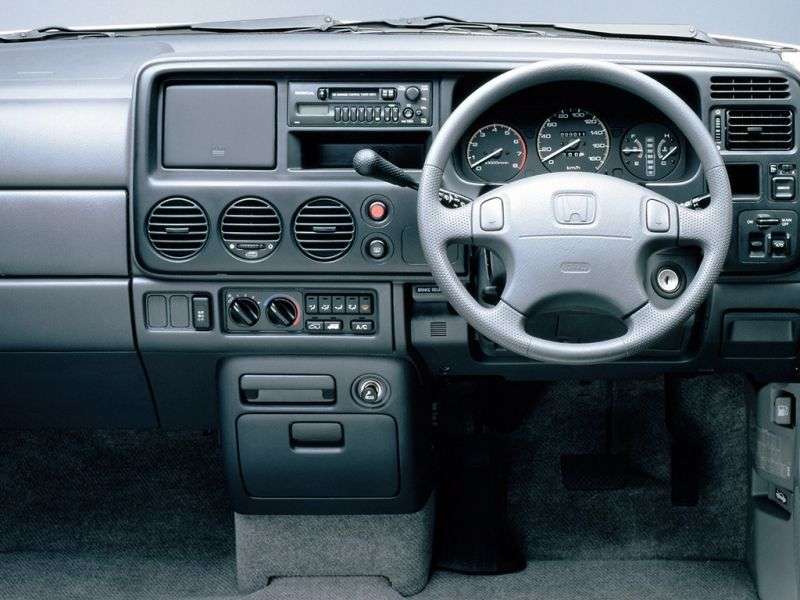 Honda Stepwgn 1st generation minivan 2.0 AT (1999–2001)