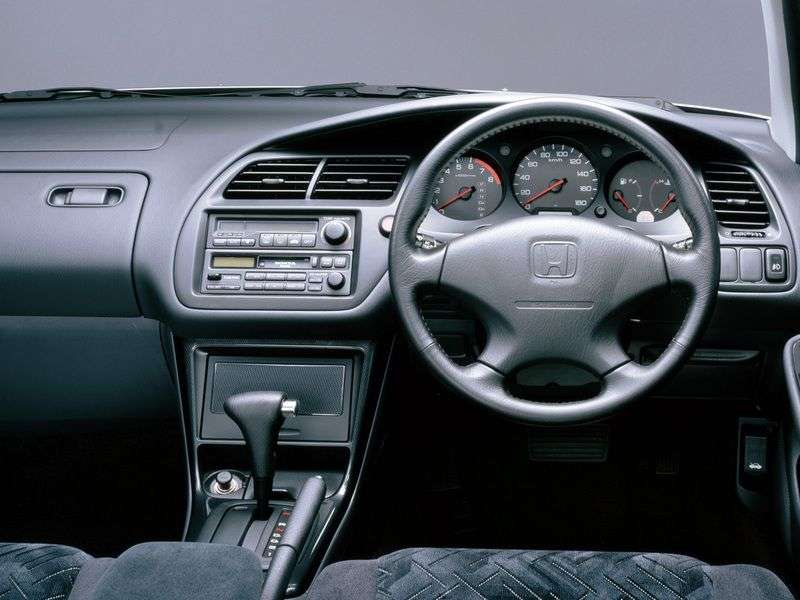 Honda Torneo ECF sedan 2.0 AT VTS 4WD (1997 2002)