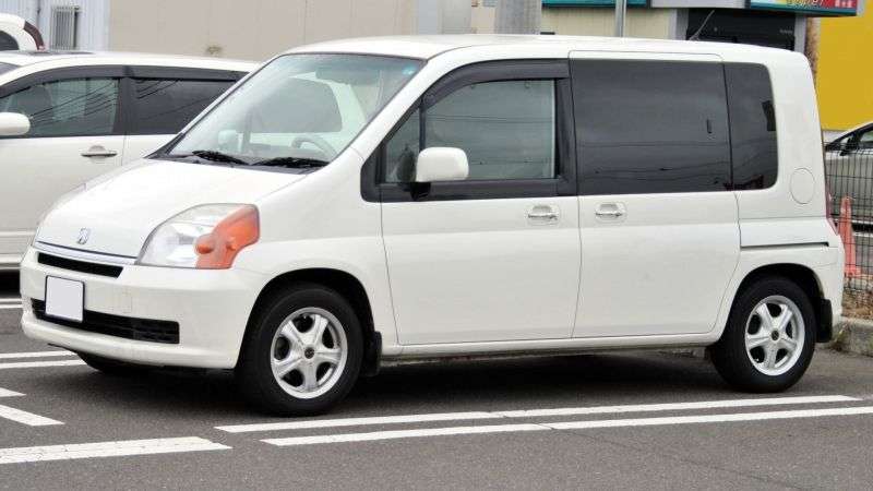 Honda Mobilio minivan pierwszej generacji 1.5 CVT 4WD (2001 2004)
