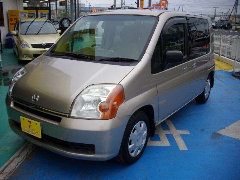 Honda Mobilio minivan pierwszej generacji 1.5 CVT 4WD (2001 2004)