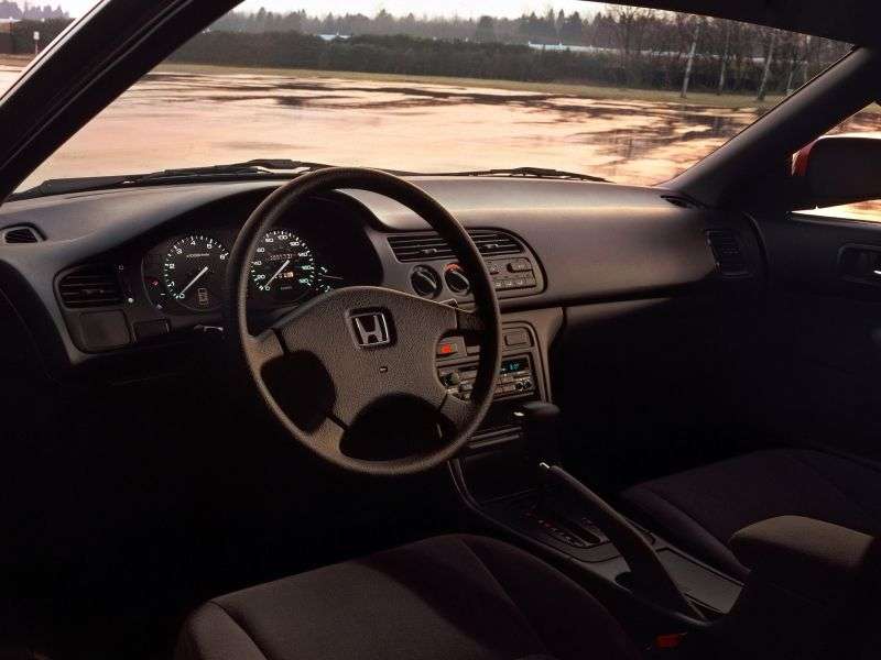 Honda Accord 5. generacja [zmiana stylizacji] coupe 2.2 AT (1996 1998)